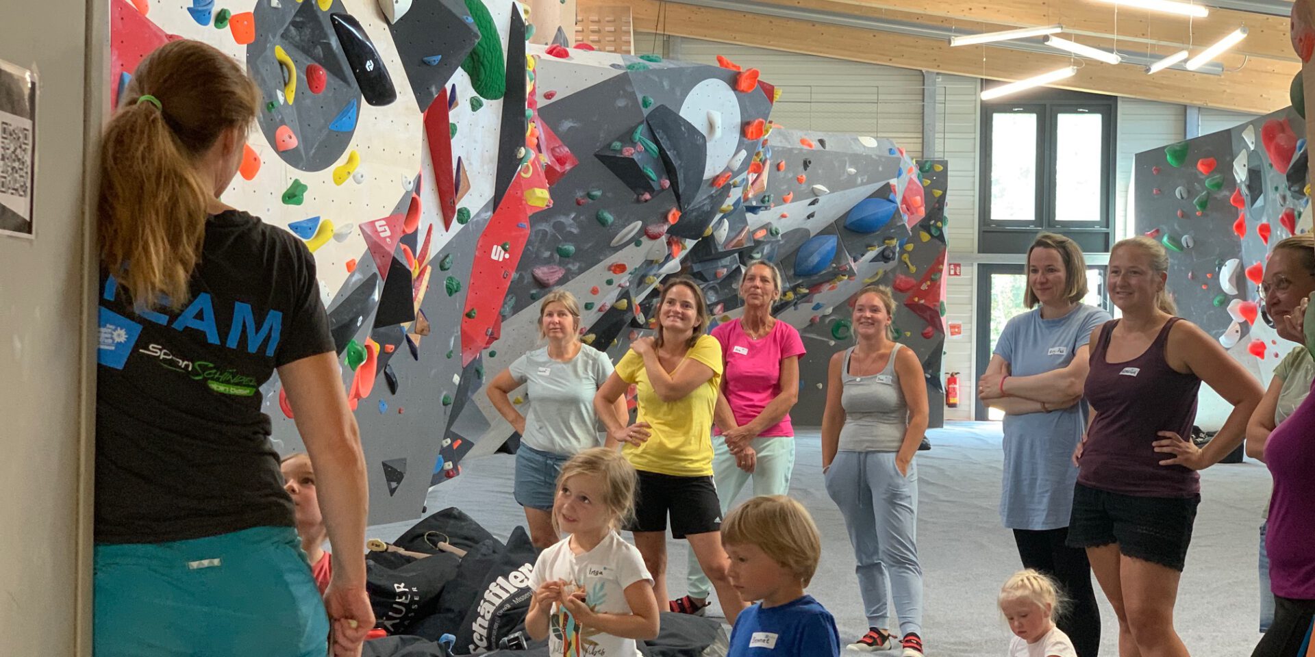 Neue (Eltern-) Kinderkurse noch diese Woche! svg+xml;charset=utf 8,<svg xmlns%3D'http%3A%2F%2Fwww.w3 - Neue (Eltern-) Kinderkurse noch diese Woche!