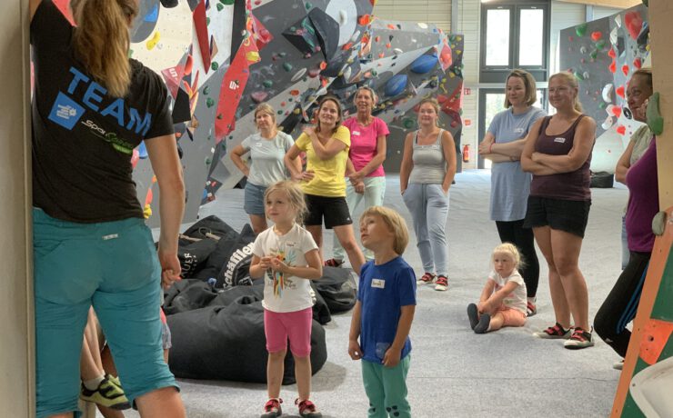 svg+xml;charset=utf 8,<svg xmlns%3D'http%3A%2F%2Fwww.w3 - Familienbouldern by Sport Schindele