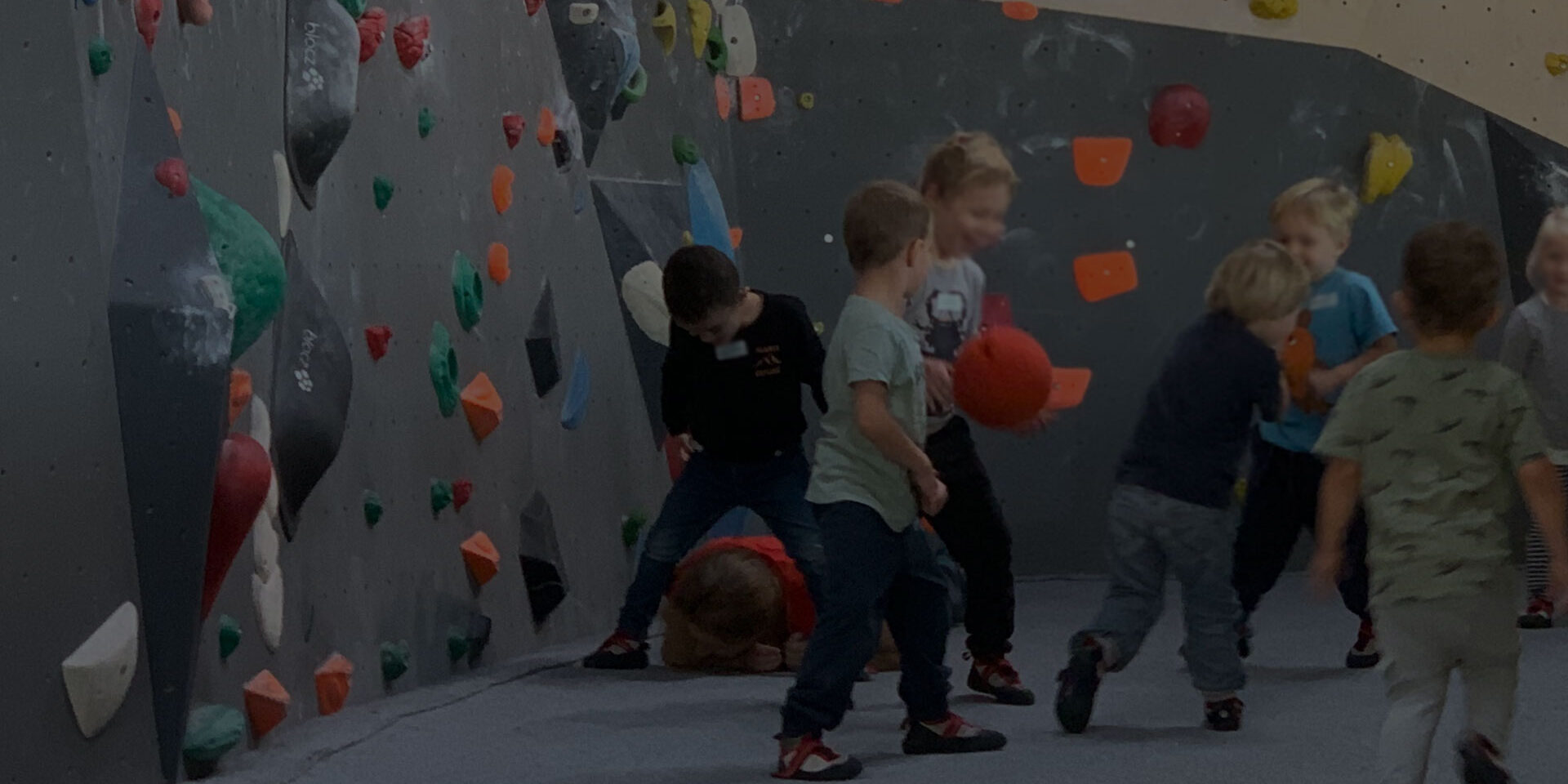 svg+xml;charset=utf 8,<svg xmlns%3D'http%3A%2F%2Fwww.w3 - Bambini Bouldern: Für Kinder von 3-6 Jahren mit Elternteil