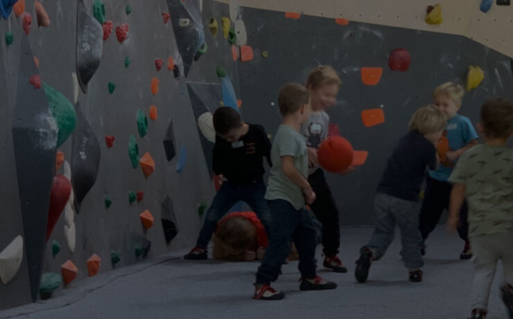 svg+xml;charset=utf 8,<svg xmlns%3D'http%3A%2F%2Fwww.w3 - Bambini Bouldern: Für Kinder von 3-6 Jahren mit Elternteil