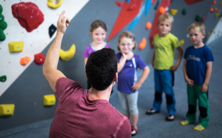 svg+xml;charset=utf 8,<svg xmlns%3D'http%3A%2F%2Fwww.w3 - Familienbouldern am Sonntag für DAV-Mitglieder - Mitgliedschaft vergünstigt!