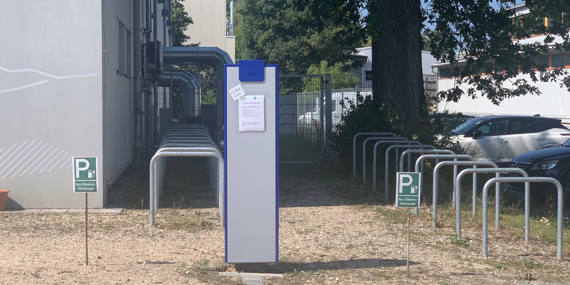 svg+xml;charset=utf 8,<svg xmlns%3D'http%3A%2F%2Fwww.w3 - Neue E-Auto-Ladesäule mit PV-Strom für Euch