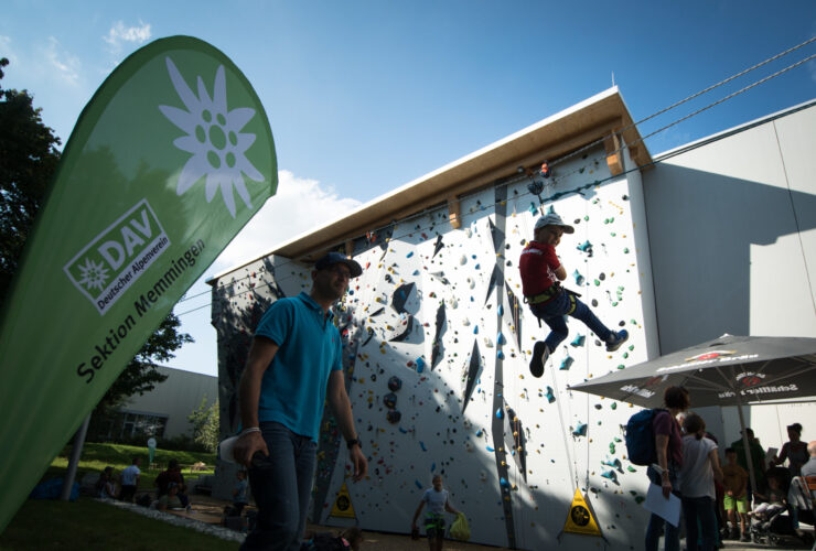 DAV Boulderhalle Jubilaeum 1 Jahr 00504 scaled 740x500 - News