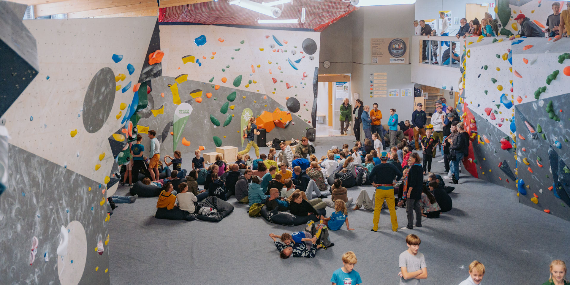 svg+xml;charset=utf 8,<svg xmlns%3D'http%3A%2F%2Fwww.w3 - Nachbericht: Sport Schindele Kids Boulder Challenge