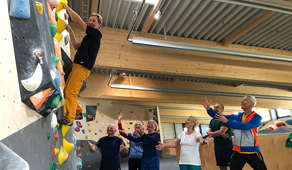 svg+xml;charset=utf 8,<svg xmlns%3D'http%3A%2F%2Fwww.w3 - Neue Kurse: Yoga, Woman only Kurse, Senioren, Gymnastik & Qui Gong