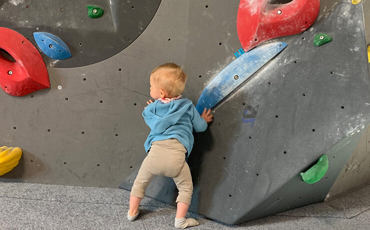 svg+xml;charset=utf 8,<svg xmlns%3D'http%3A%2F%2Fwww.w3 - Boulder-Krabbeltreff für Eltern mit Babys im Alter von 6–18 Monaten